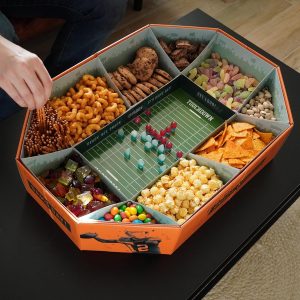 40YARDS American Football Snack Stadium – Großes XXL Snack Stadion (61 x 43 cm): Super Snackstadion als Deko für Football Bowl Party oder als Geschenk (wiederverwendbar) 18